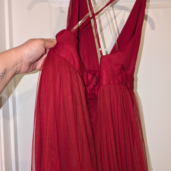 Elegant Red Gown - Picture 12 of 15